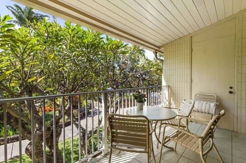 Napili Shores D-232 - Upper Level Renovated Studio at Koi Pond, Wi-fi & Split AC