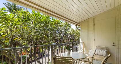 Napili Shores D-232 - Upper Level Renovated Studio at Koi Pond, Wi-fi & Split AC