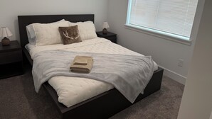 2 habitaciones, tabla de planchar con plancha, wifi y ropa de cama 