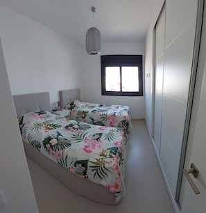 A bedroom with a bed, a window, and a door. - Penthouse Romerogolf (Pilar de la Horadada)