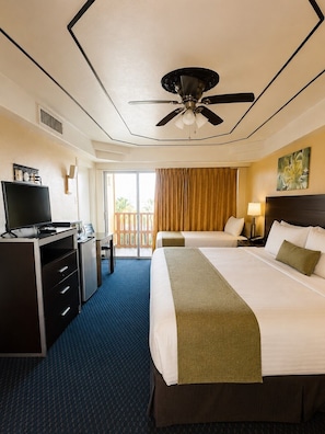In-room safe, blackout curtains, iron/ironing board, free WiFi - Oro North Beach Inn (Corpus Christi)