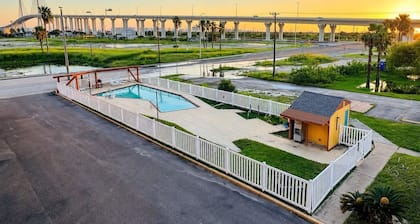 Oro North Beach Inn