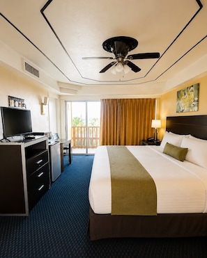 In-room safe, blackout curtains, iron/ironing board, free WiFi - Oro North Beach Inn (Corpus Christi)