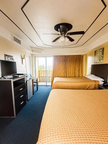 Oro North Beach Inn