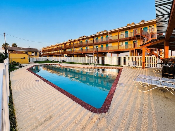 Seasonal outdoor pool - Oro North Beach Inn (Corpus Christi)