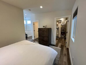 A bedroom with a large bed, a dresser, and a walk-in closet. - 40 Mins to Glacier Park, 5 Mins to City Beach & DT (Whitefish)