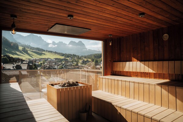 Hotel Tofana - Explorer's Home - San Cassiano