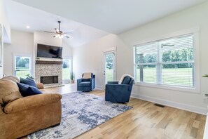 Unclassified image, 3 of 22, button - Cozy 3-bedroom house in lovely Springfield with AC (Springfield)