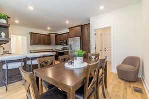 Unclassified image, 4 of 22, button - Cozy 3-bedroom house in lovely Springfield with AC (Springfield)
