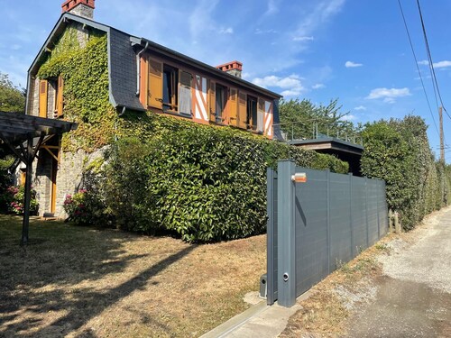 VILLA BERGEONS NEAR THE ST. CAST BEACH CENTER
