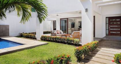 4 BR Beach House with Pool 1-Min Walk SJDS Bay