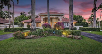 Spacious 4-bedroom house Near the beaches