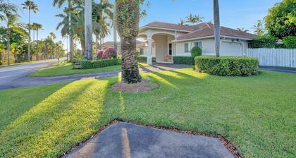 Spacious 4-bedroom house Near the beaches