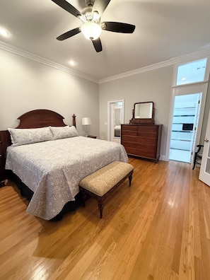 Room - Saratoga Charm With the Best Location! (Saratoga Springs)
