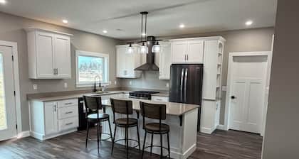 Newly built, peaceful 3-bedroom house in quaint Exline, IA with AC comfort