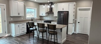 Newly built, peaceful 3-bedroom house in quaint Exline, IA with AC comfort