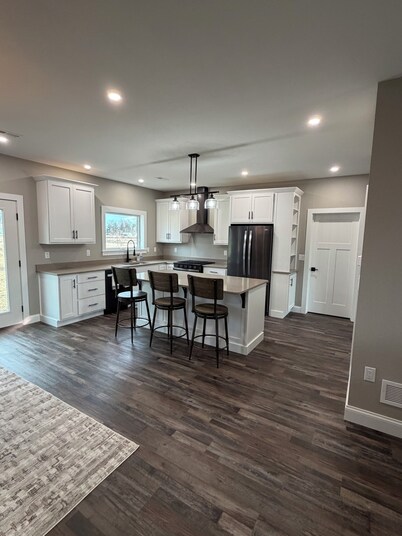 Newly built, peaceful 3-bedroom house in quaint Exline, IA with AC comfort