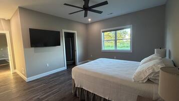 3 bedrooms, iron/ironing board, internet, bed sheets