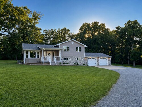 Peaceful Woodland Retreat - Spacious Home on 5 Acres