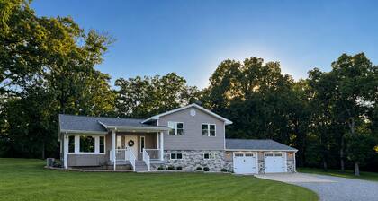 Peaceful Woodland Retreat - Spacious Home on 5 Acres