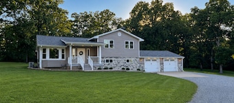 Peaceful Woodland Retreat - Spacious Home on 5 Acres