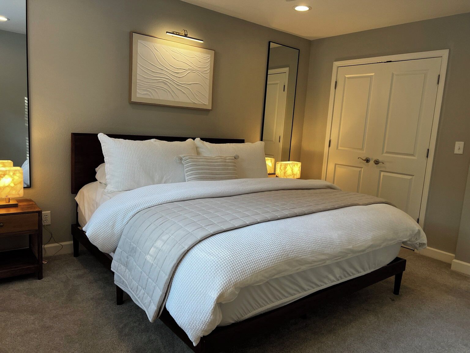 3 bedrooms, iron/ironing board, WiFi (free), bed sheets
