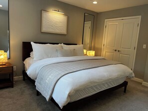 3 bedrooms, iron/ironing board, free WiFi, bed sheets - Peaceful Woodland Retreat - Spacious Home on 5 Acres (Sedalia)