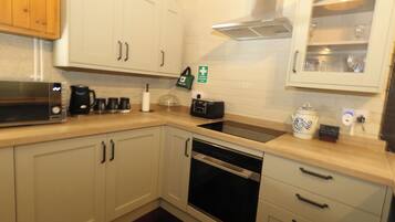 Cookware/dishes/utensils