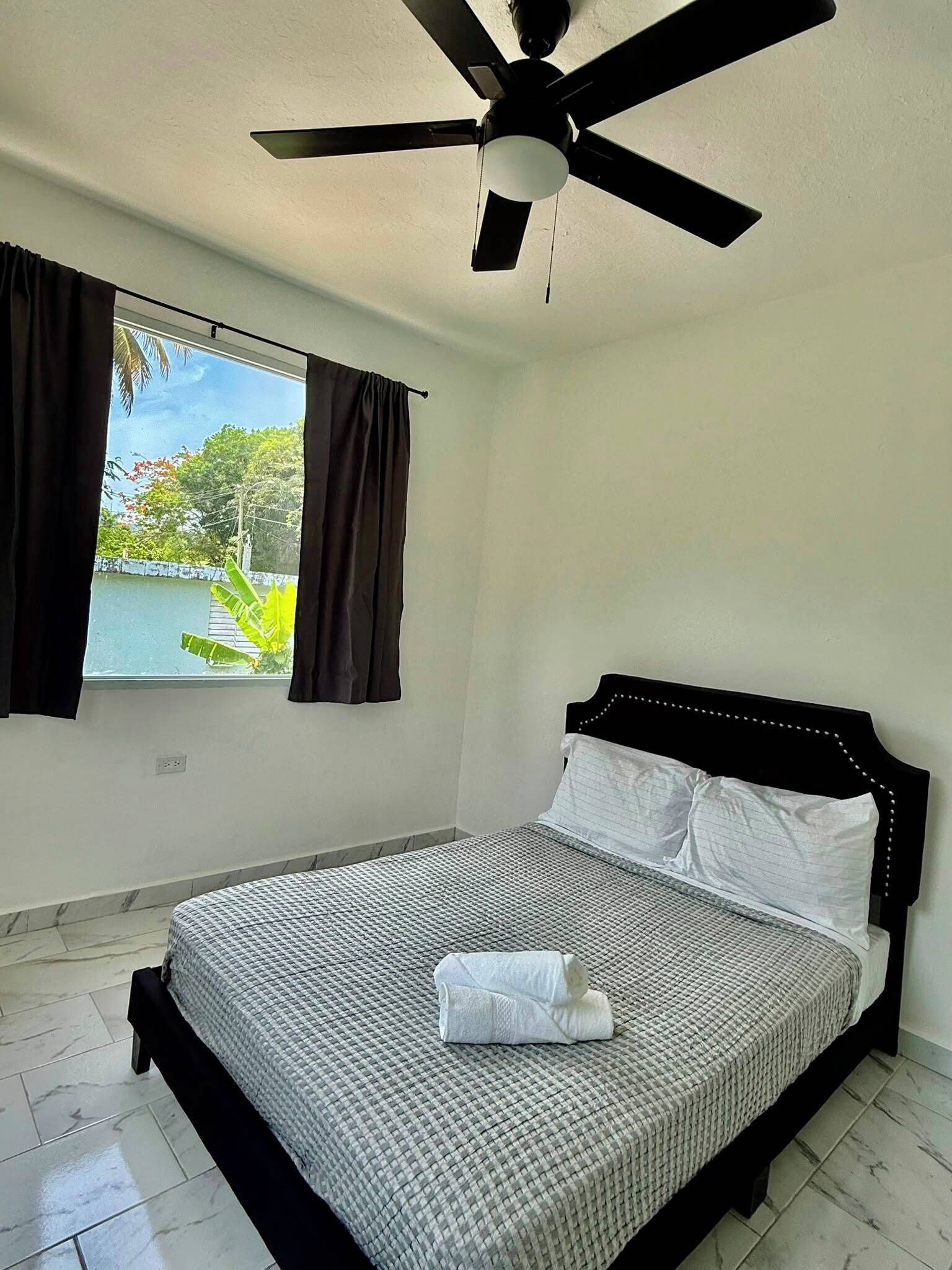 7 bedrooms, WiFi, bed sheets