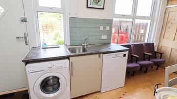 Dishwasher, cookware/dishes/utensils