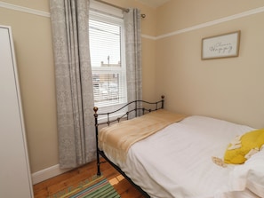 3 bedrooms, individually decorated, individually furnished - Farnecrest (Seahouses)