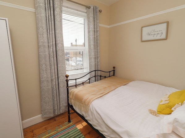 3 bedrooms, individually decorated, individually furnished - Farnecrest (Seahouses)