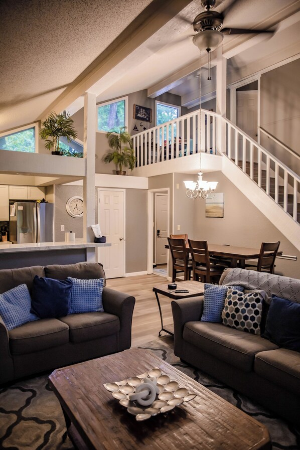 Living area - Bring the whole family to this great place with lots of room for fun. (Osage Beach)