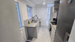 House, 3 Bedrooms | Private kitchen - House 5 Minutes From Sefton Park (Liverpool)