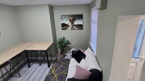 House, 3 Bedrooms | Living area - House 5 Minutes From Sefton Park (Liverpool)