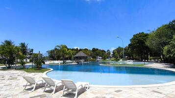 15 outdoor pools