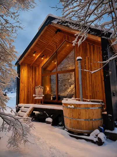 Casa Alaska, 5 km from Corralco, Hot Tub, Private Forest