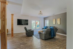 Interior - On Mountain Time (Roseland)