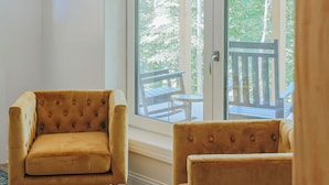 A room with a large sliding glass door leading to an outdoor deck. - On Mountain Time (Roseland)