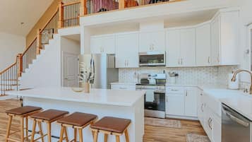 House, Private Bathroom (On Mountain Time) | Shared kitchen | Ice maker, paper towels, kitchen islands