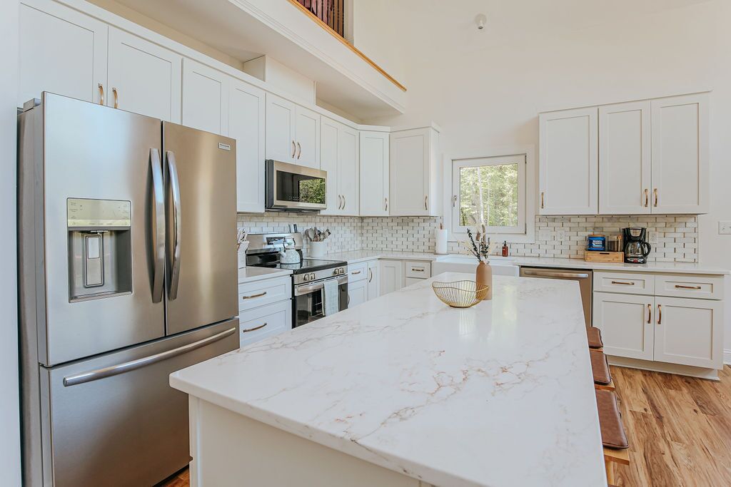 House, Private Bathroom (On Mountain Time) | Shared kitchen