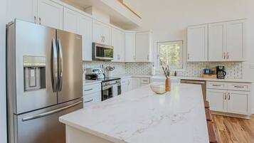 House, Private Bathroom (On Mountain Time) | Shared kitchen
