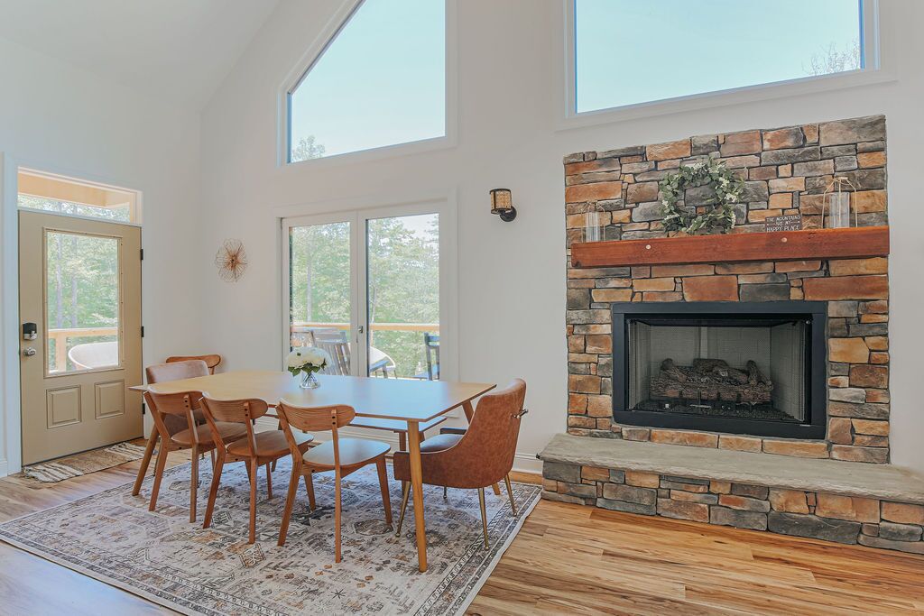 House, Private Bathroom (On Mountain Time) | Dining