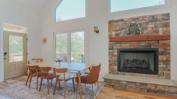 House, Private Bathroom (On Mountain Time) | Dining