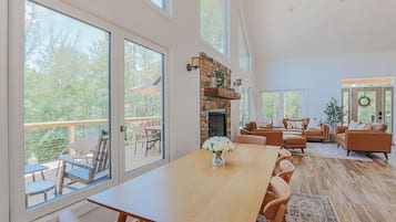 Ferienhaus, eigenes Bad (On Mountain Time) | Speisen