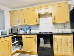 House, 5 Bedrooms | Interior