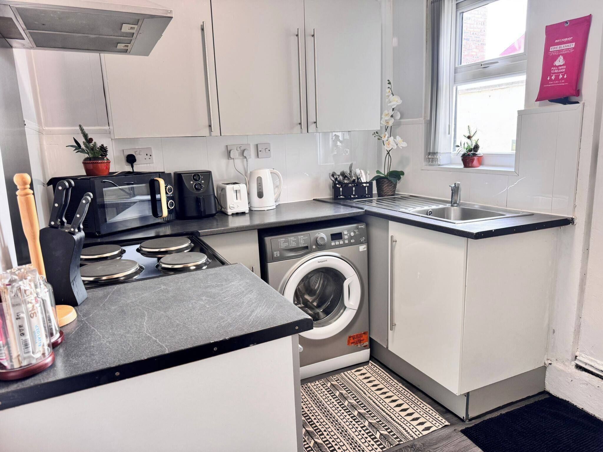 House, 3 Bedrooms | Private kitchen