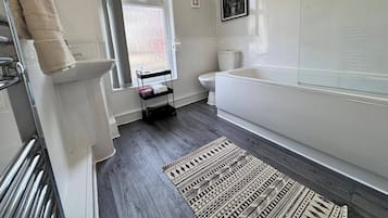 House, 3 Bedrooms | Bathroom