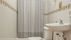 Bathroom - Room-a Night at Zona Colonial (Santo Domingo)