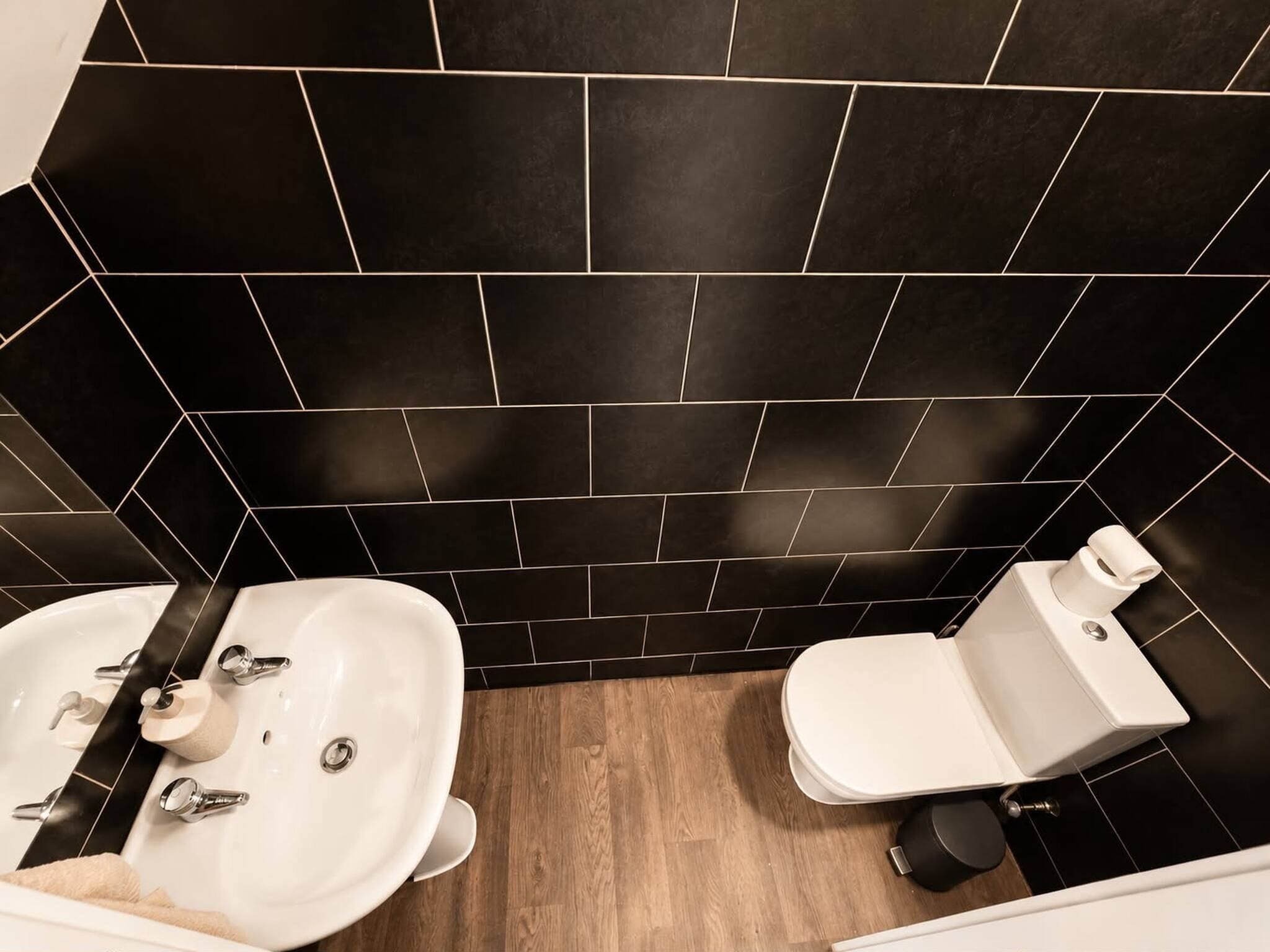 House, 6 Bedrooms | Bathroom